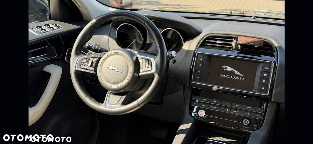 Jaguar F-Pace - 16