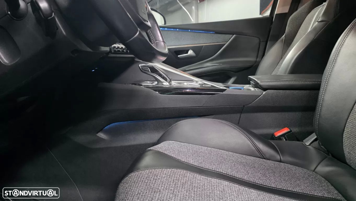 Peugeot 3008 1.2 PureTech Allure EAT6 - 34