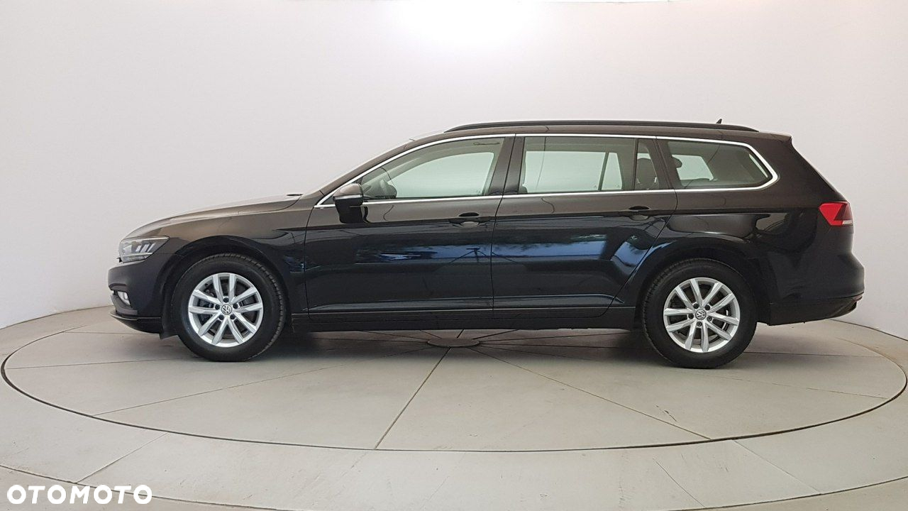 Volkswagen Passat - 4