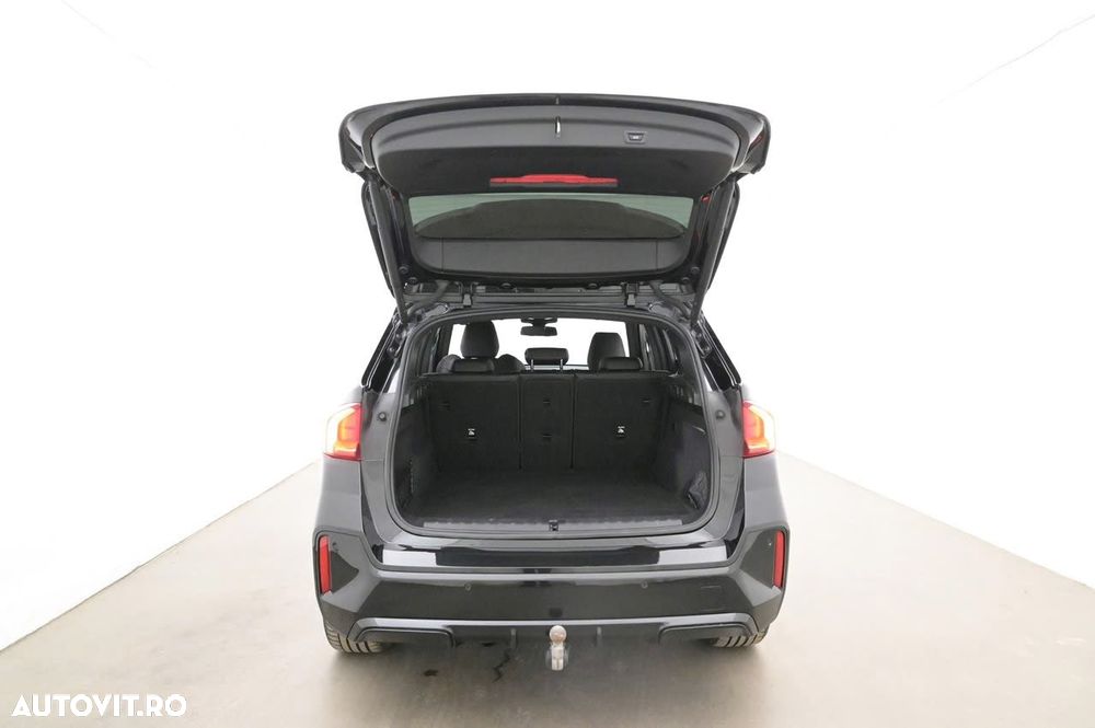 BMW iX1 xDrive30 M Sportpaket - 19