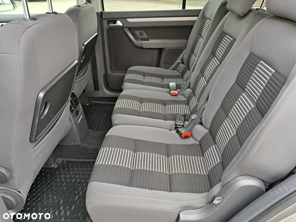 Volkswagen Touran - 27