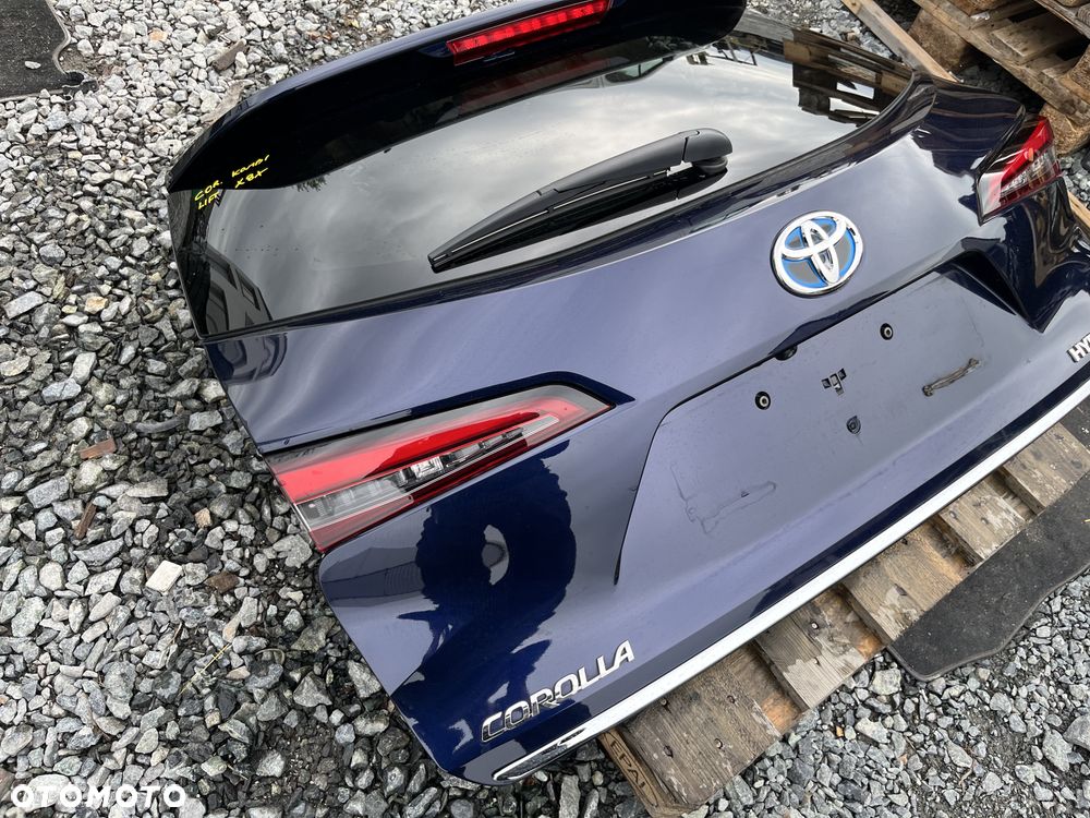 Tylna klapa bagażnika Toyota Corolla E21 LIFT KOMBI 8X8 - 2
