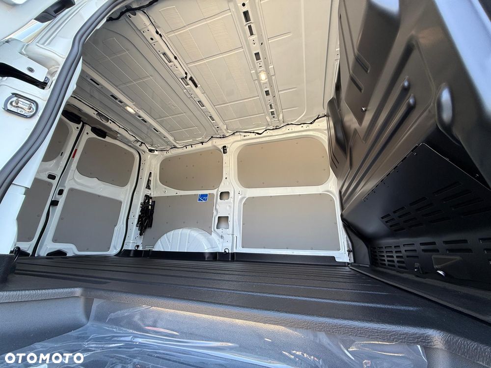 Volkswagen Transporter T7 - 29