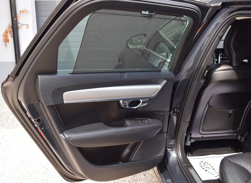 Volvo V90 D3 Momentum Pro - 35