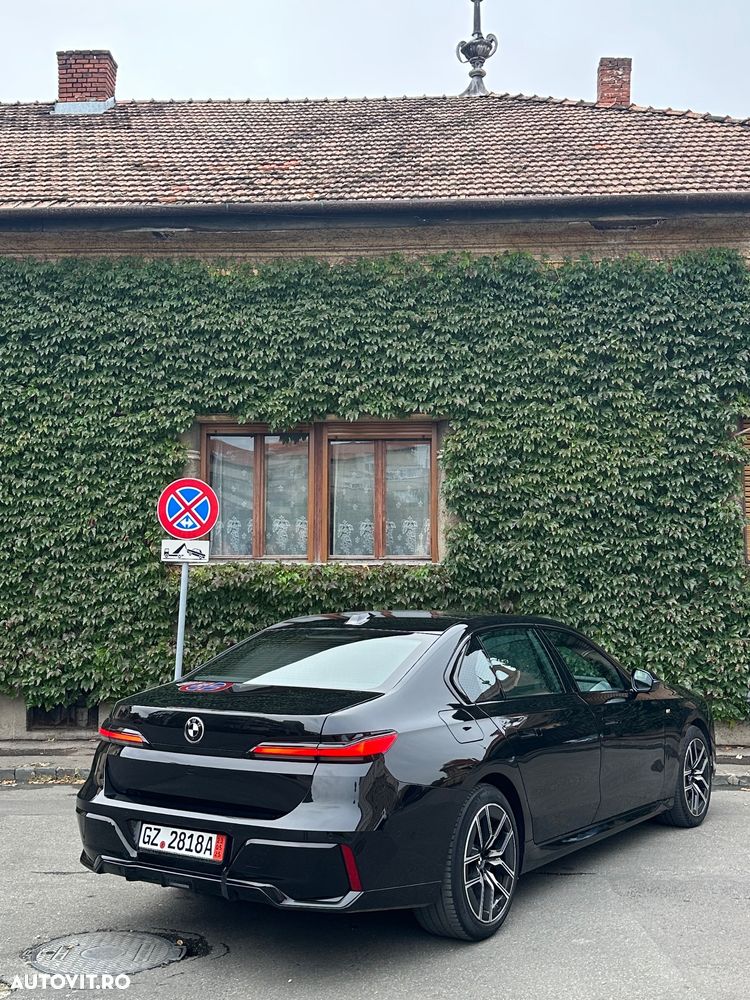 BMW Seria 7 740d xDrive MHEV - 28