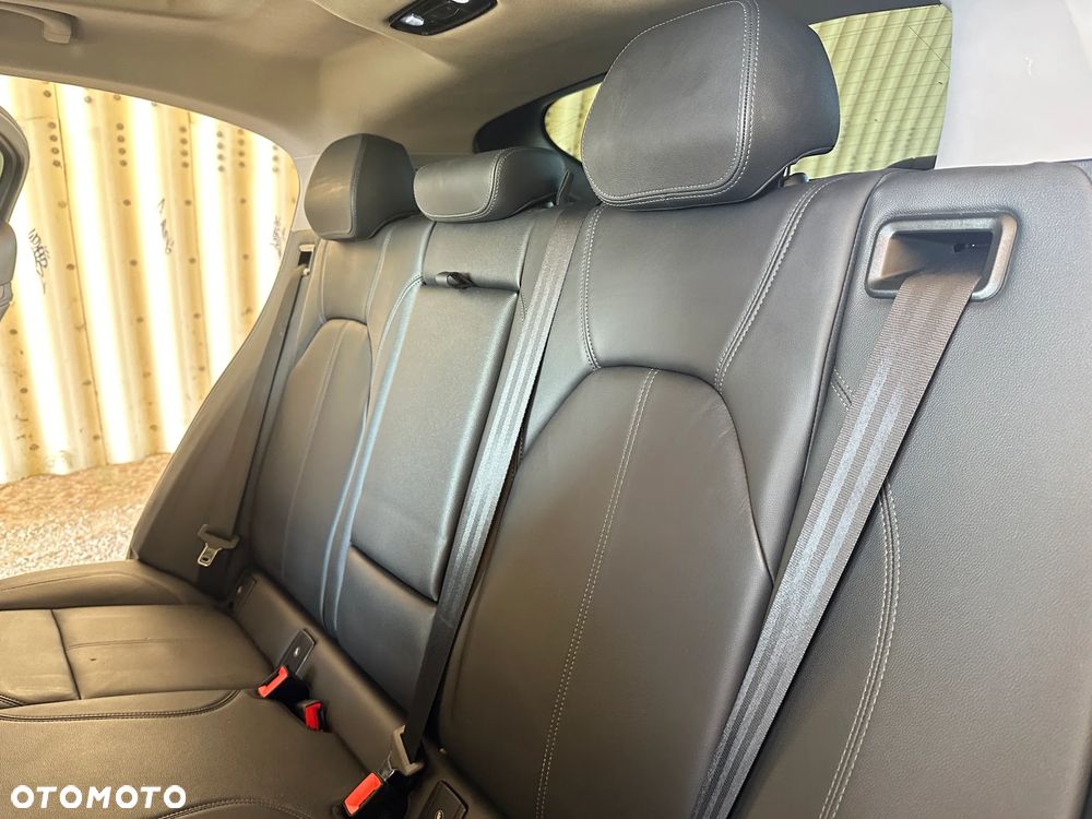 Alfa Romeo Stelvio - 12