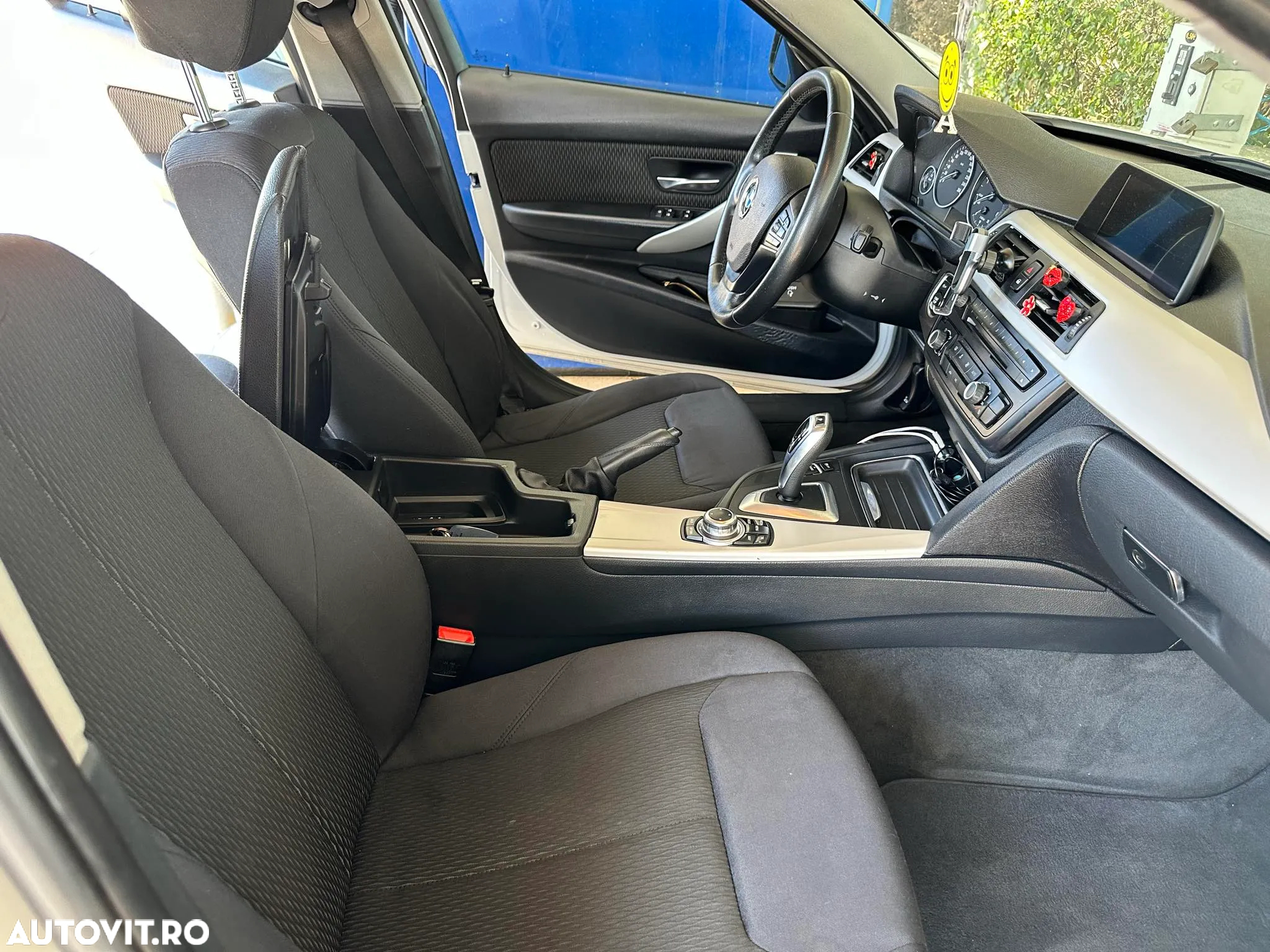 BMW Seria 3 318d Aut. - 11