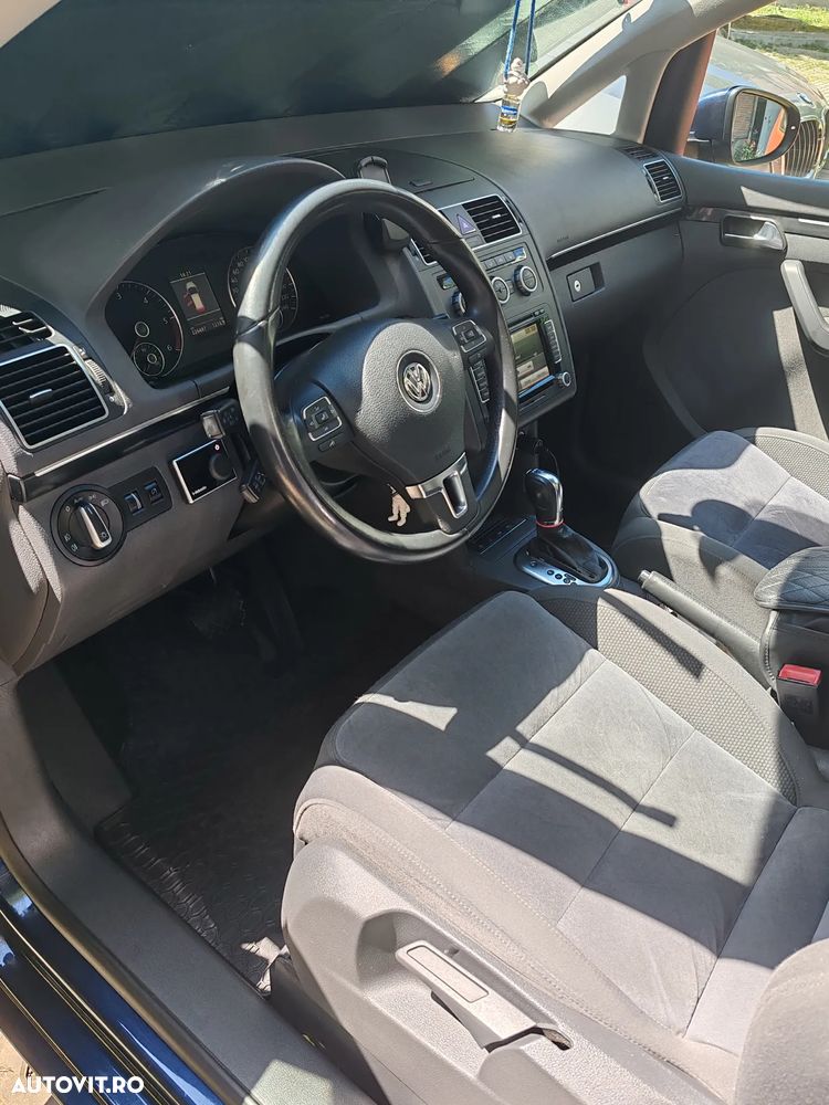 VOLKSWAGEN Touran 2012 — imagine 8
