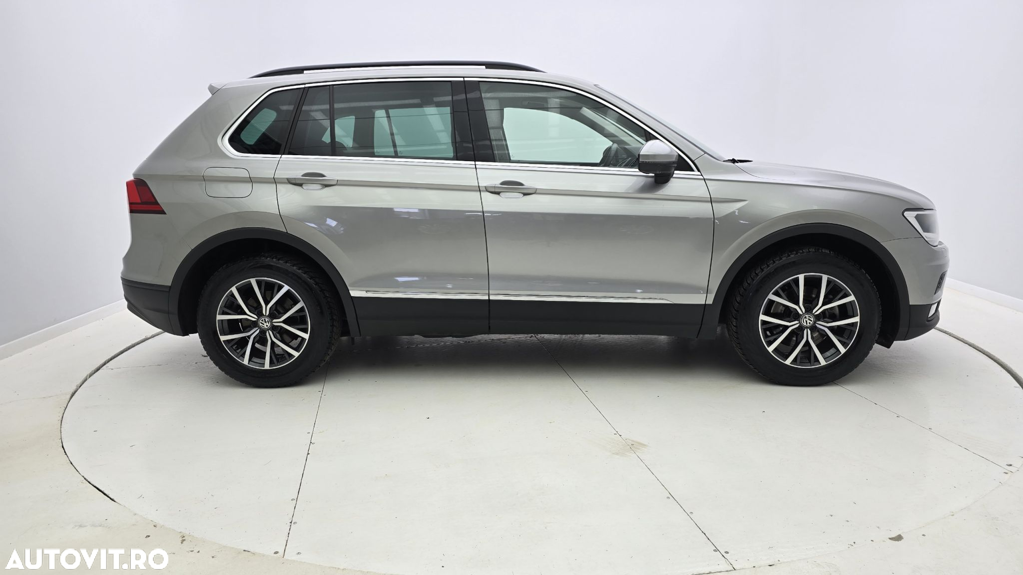 Volkswagen Tiguan - 5