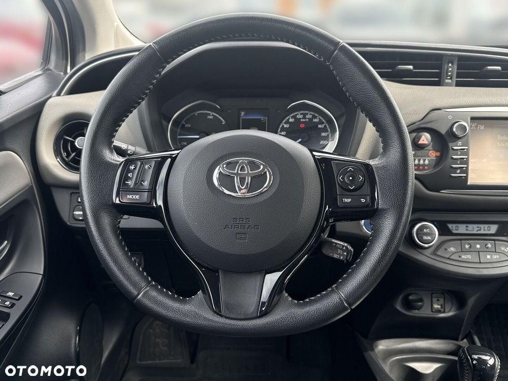 Toyota Yaris Hybrid 100 Premium EU6 - 22