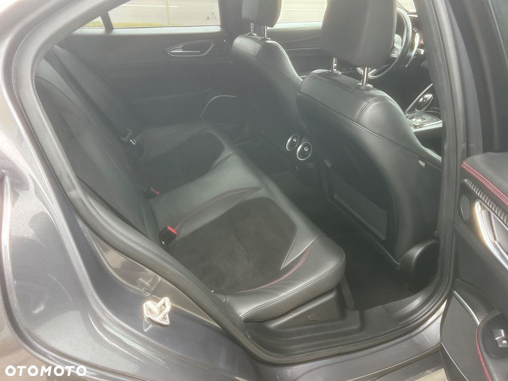Alfa Romeo Giulia 2.9 V6 Bi-Turbo AT8 Quadrifoglio - 7