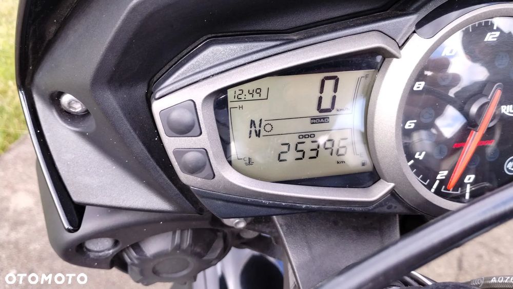 Triumph Street Triple - 11