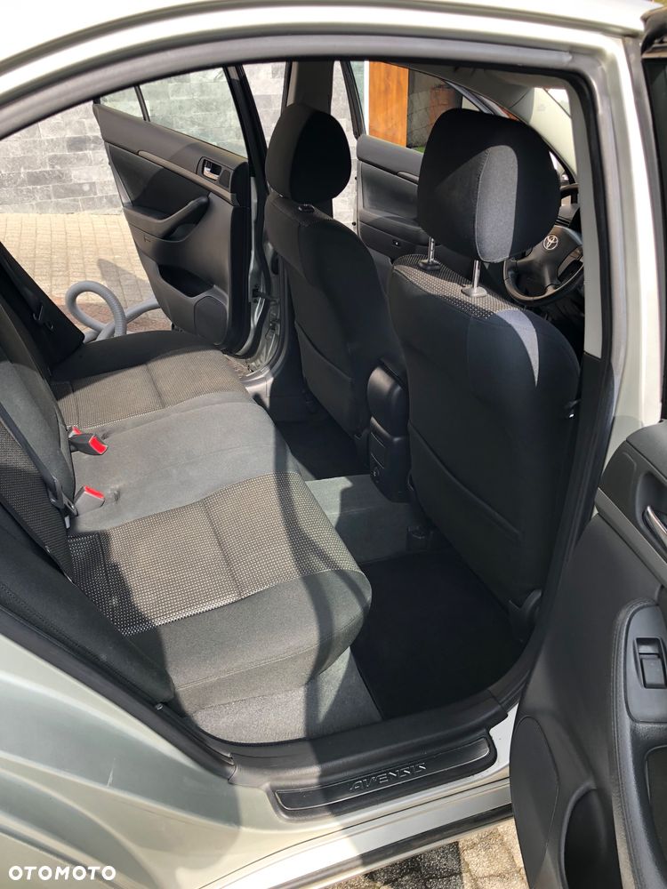Toyota Avensis 2.0 D-4D - 14