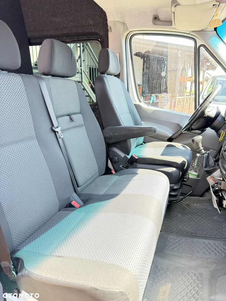 Mercedes-Benz Sprinter - 12