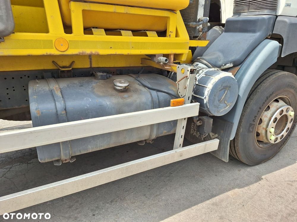 Renault 270.18 4X2 - 40