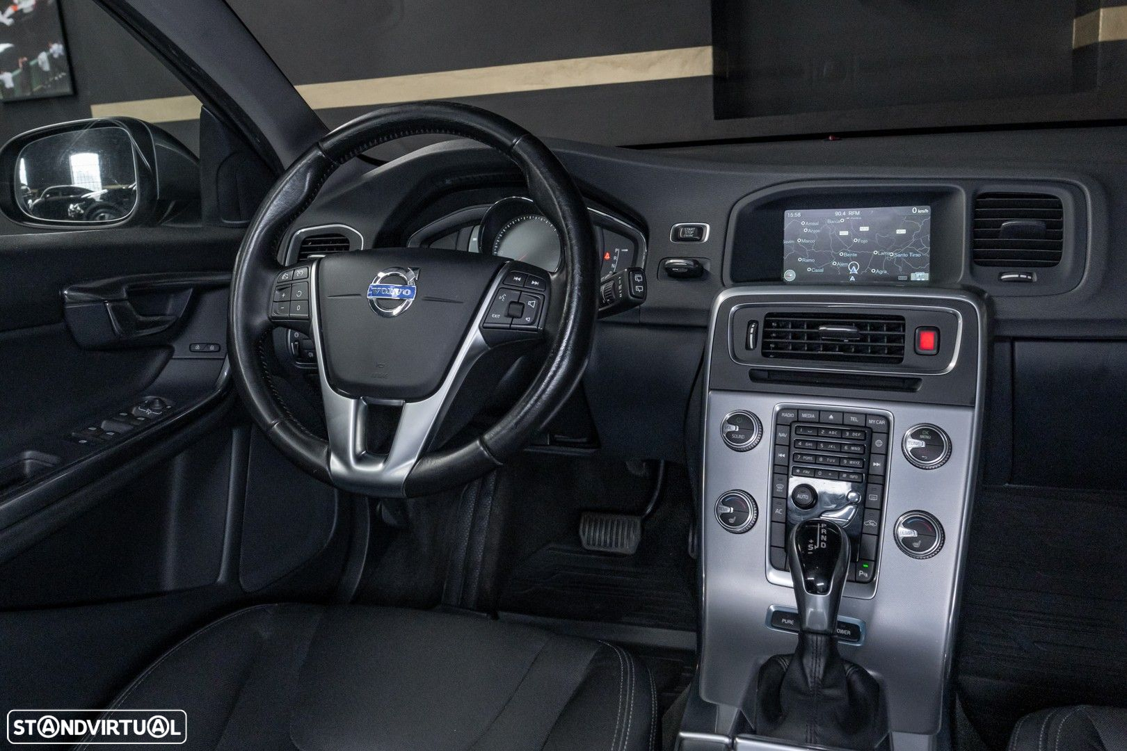Volvo V60 2.4 D6 Momentum AWD Phev - 13