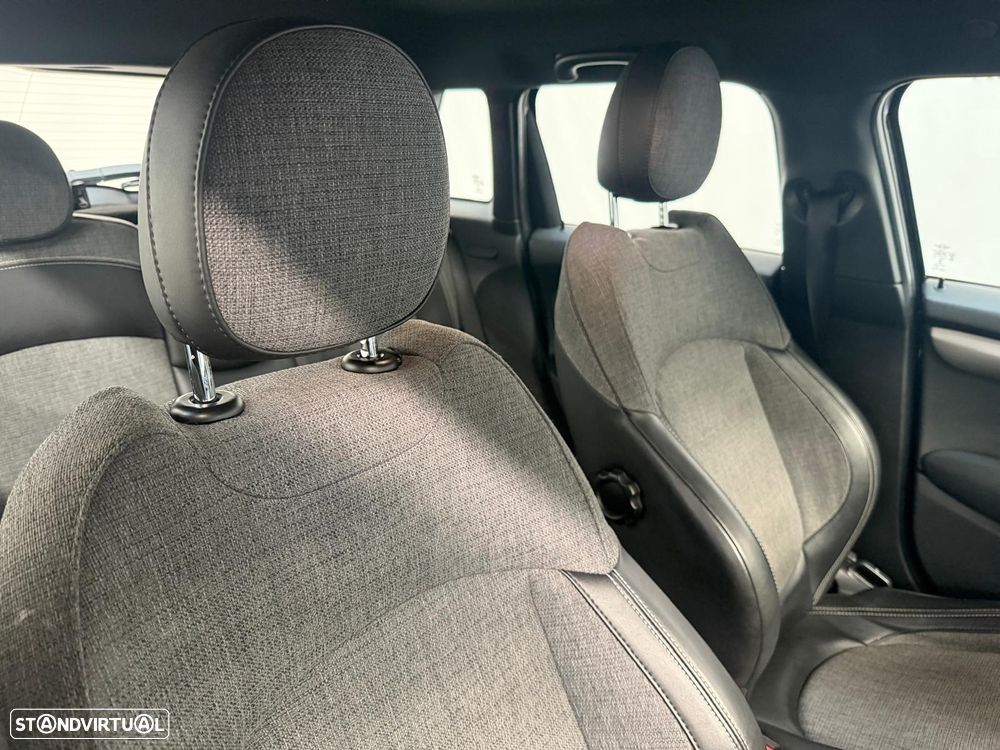 MINI 5 Portas Cooper D - 19