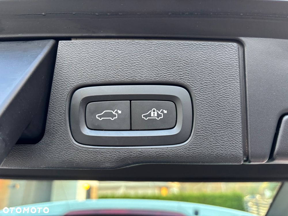 Volvo XC 60 B4 B Momentum Pro - 40