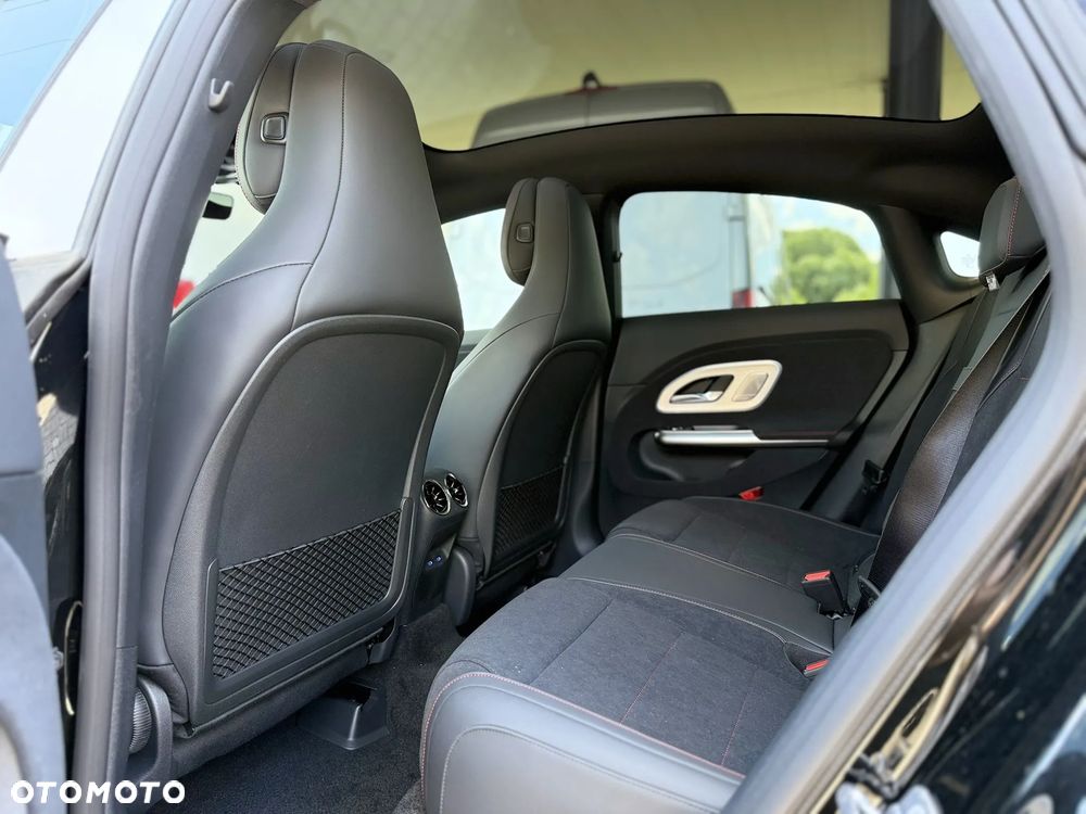 Mercedes-Benz CLA - 25