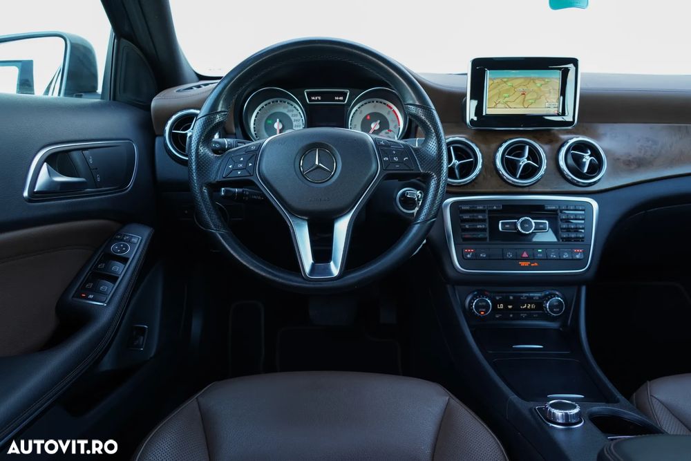 Mercedes-Benz GLA 220 d 4MATIC 7G-DCT Urban - 12