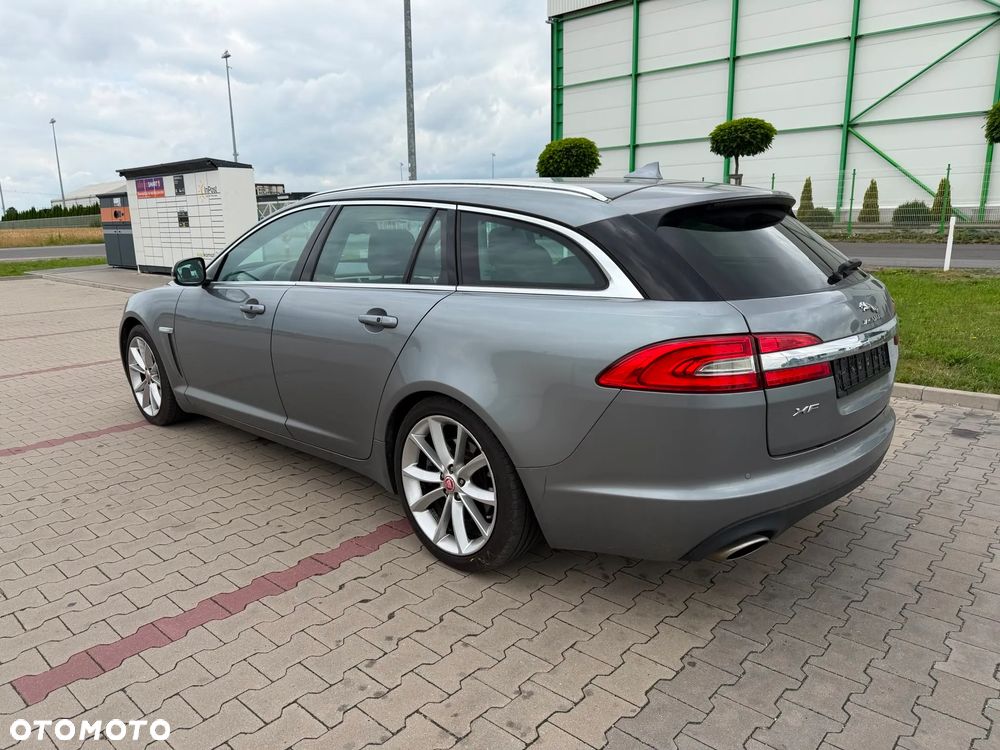 Jaguar XF 3.0 V6 D Premium Luxury - 4