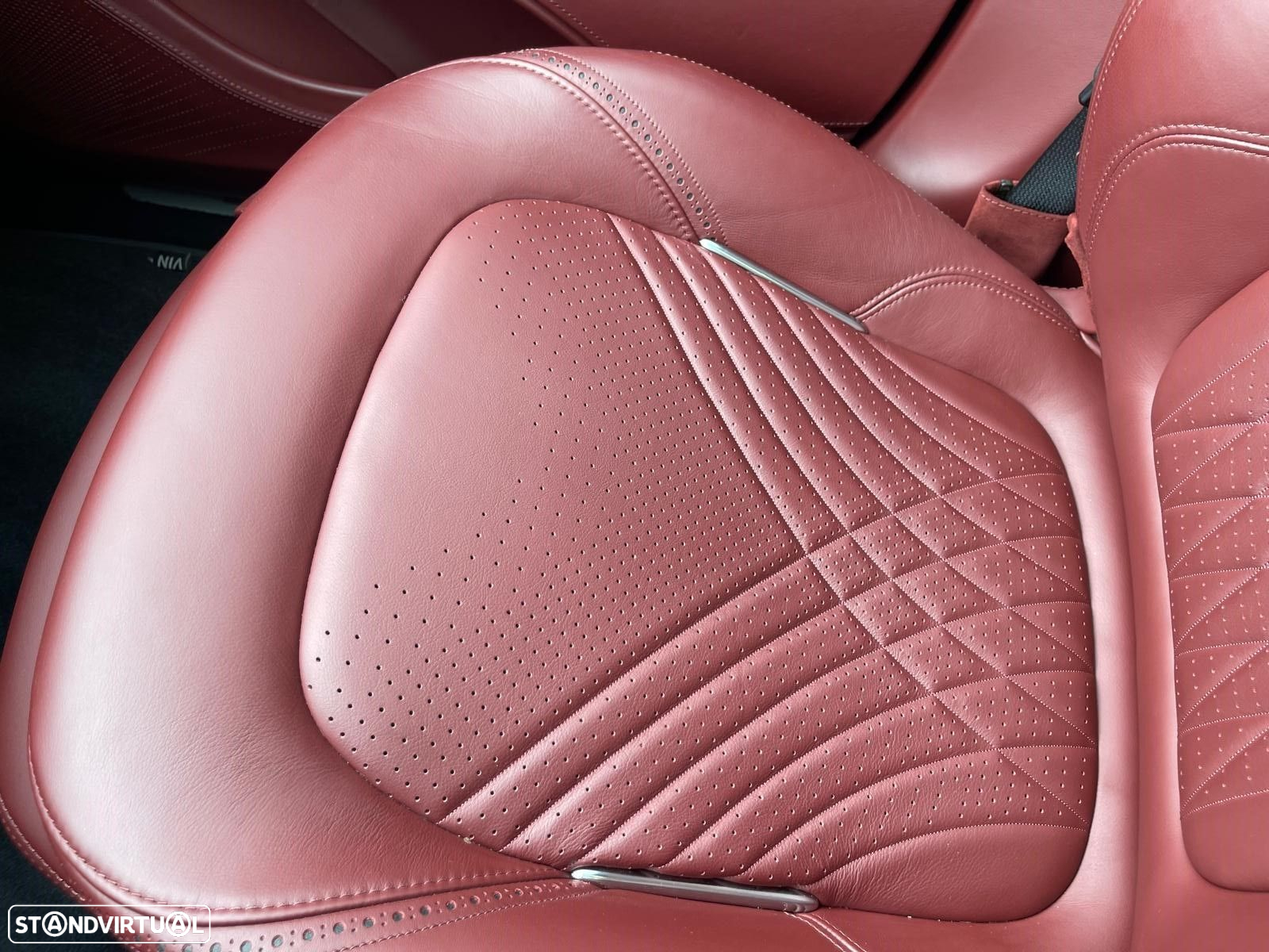 Aston Martin DBX Standard - 26