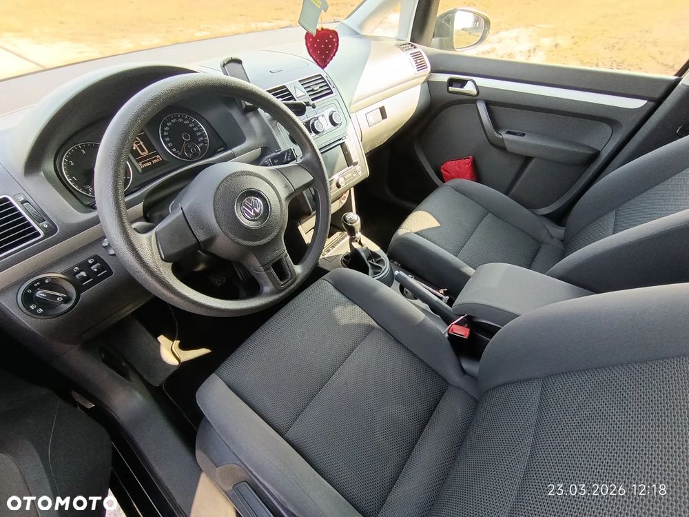 Volkswagen Touran - 4