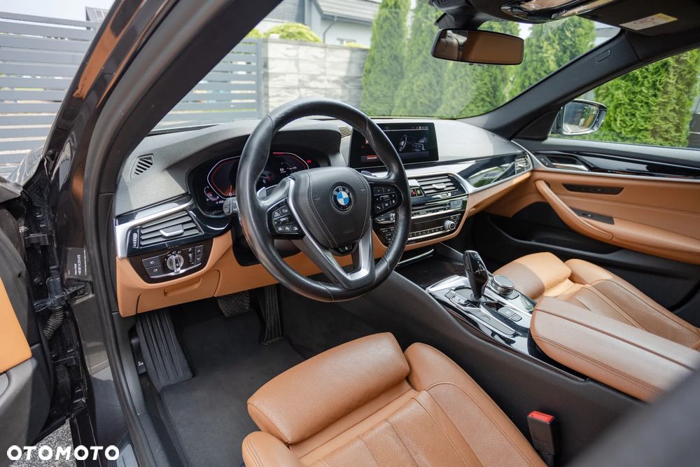 BMW Seria 5 520i Sport Line sport - 18