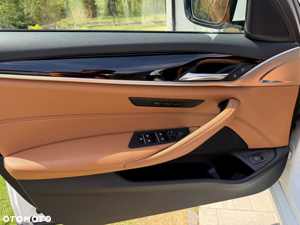 BMW Seria 5 520d Sport Line - 23