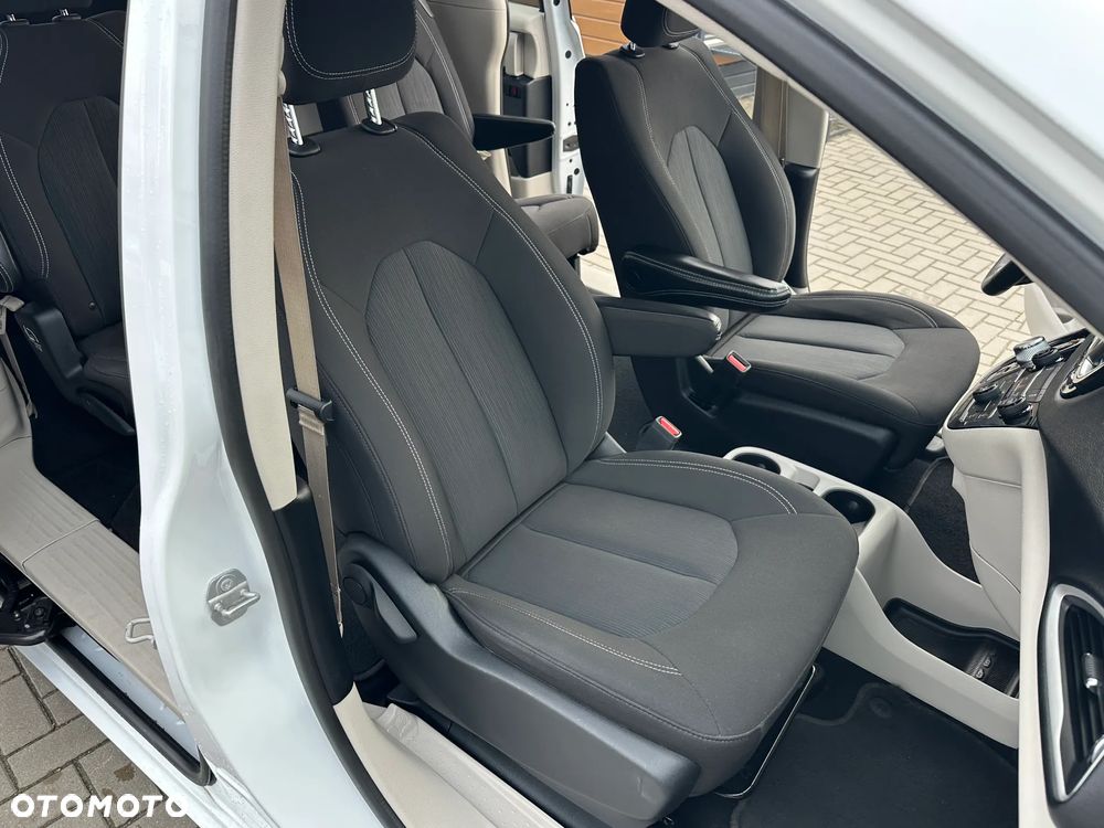 Chrysler Pacifica - 21