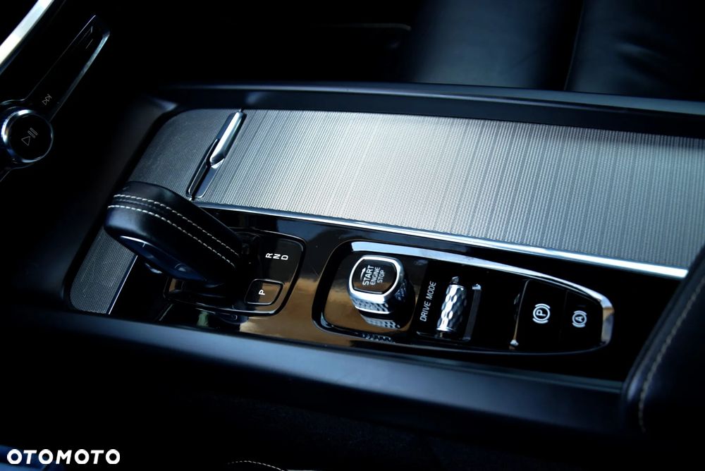 Volvo V60 B4 D R-Design - 32