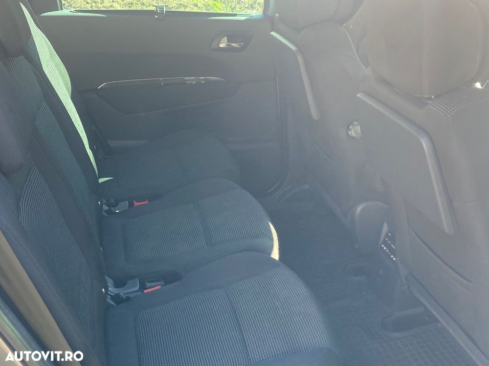 Peugeot 5008 HDI FAP 150 Family - 18