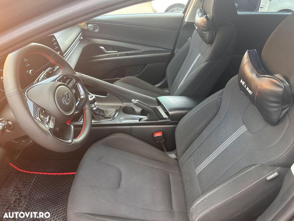 Hyundai Elantra 1.6 l 123 CP 6MT Exclusive - 32