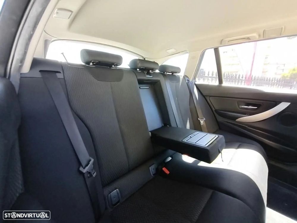 BMW 318 i Sport Line - 16