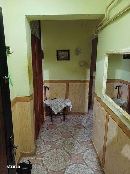 Vand ap cu doua camere decomandat etaj 1 central — fotografia 1