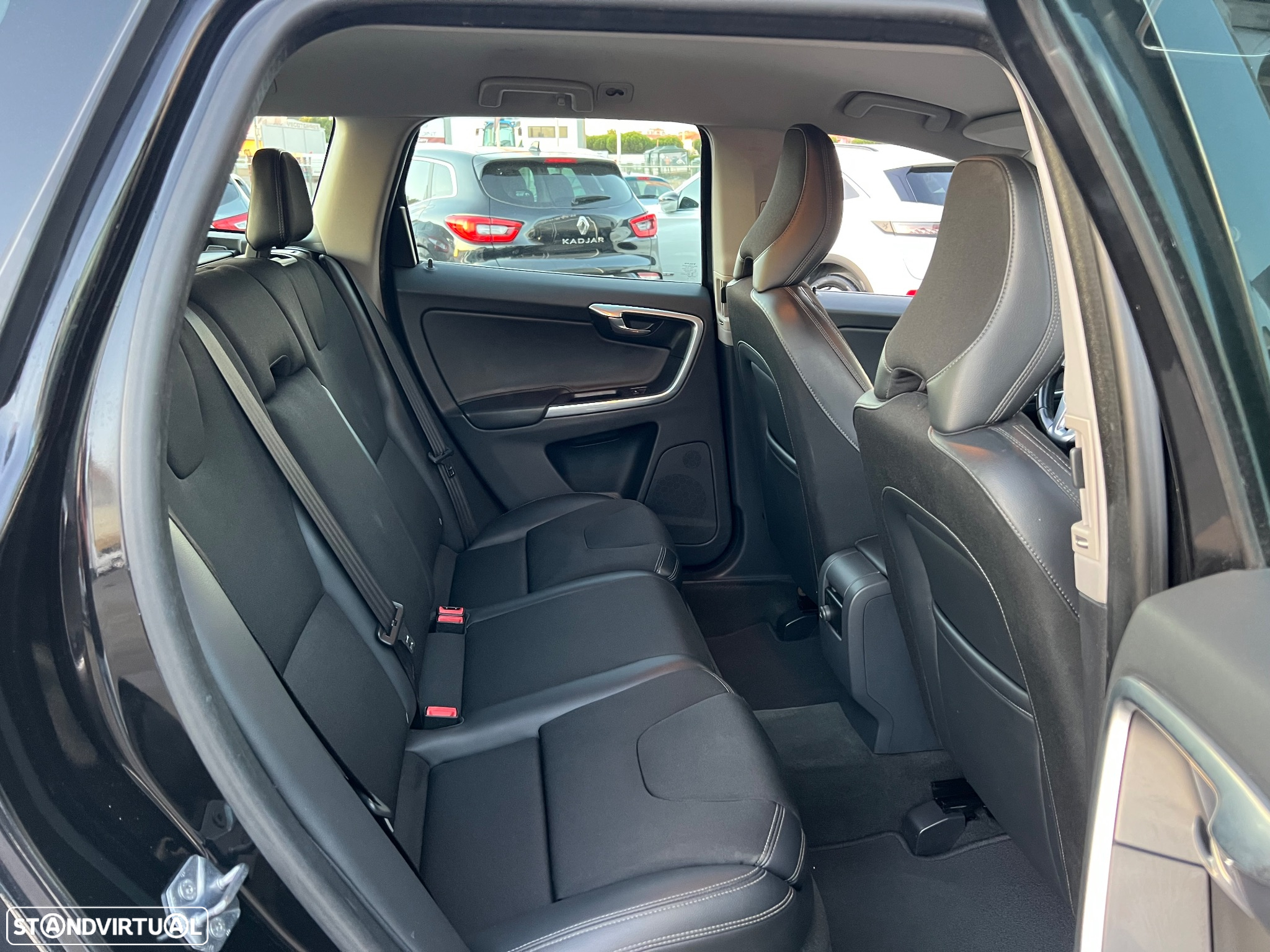 Volvo XC 60 2.0 D4 Momentum - 21
