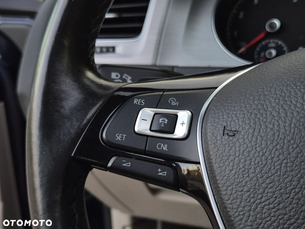 Volkswagen Golf - 25