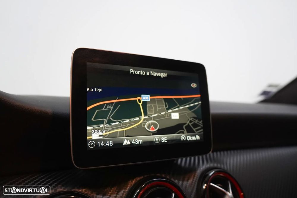 Mercedes-Benz A 45 AMG 4-Matic - 11