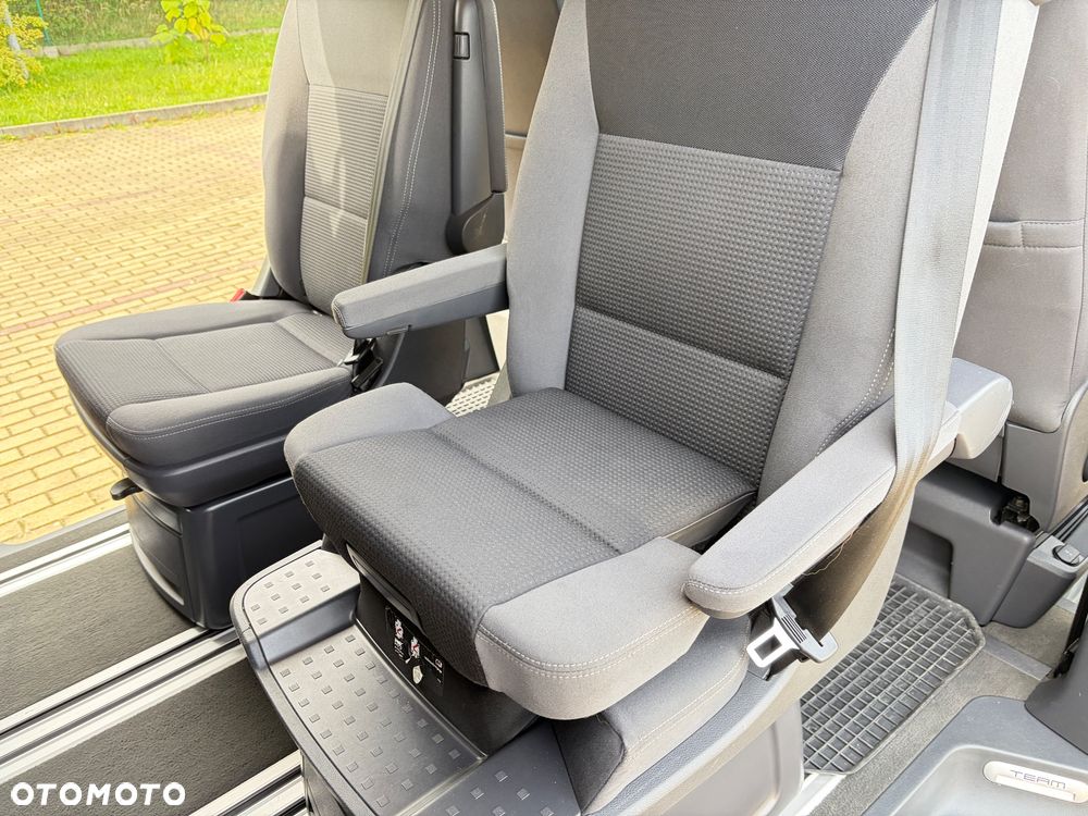Volkswagen Multivan - 17