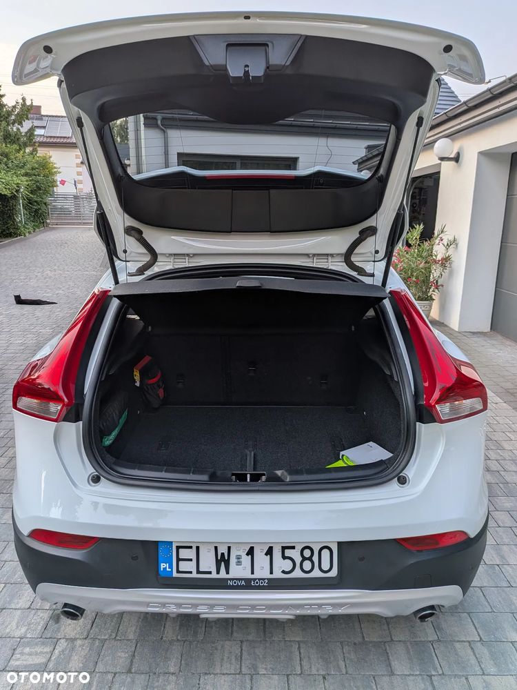 Volvo V40 Cross Country - 11