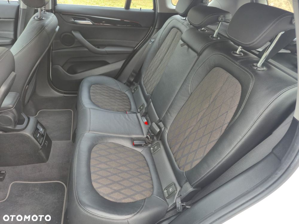 BMW X1 xDrive18d xLine - 17