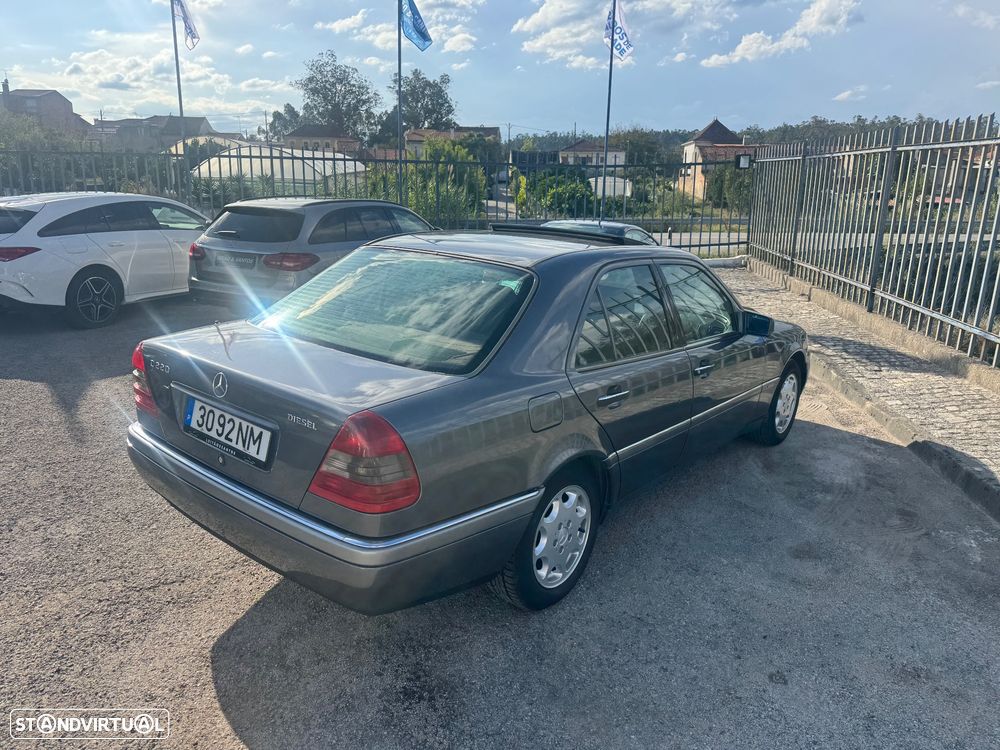 Mercedes-Benz C 220 D Elegance - 23