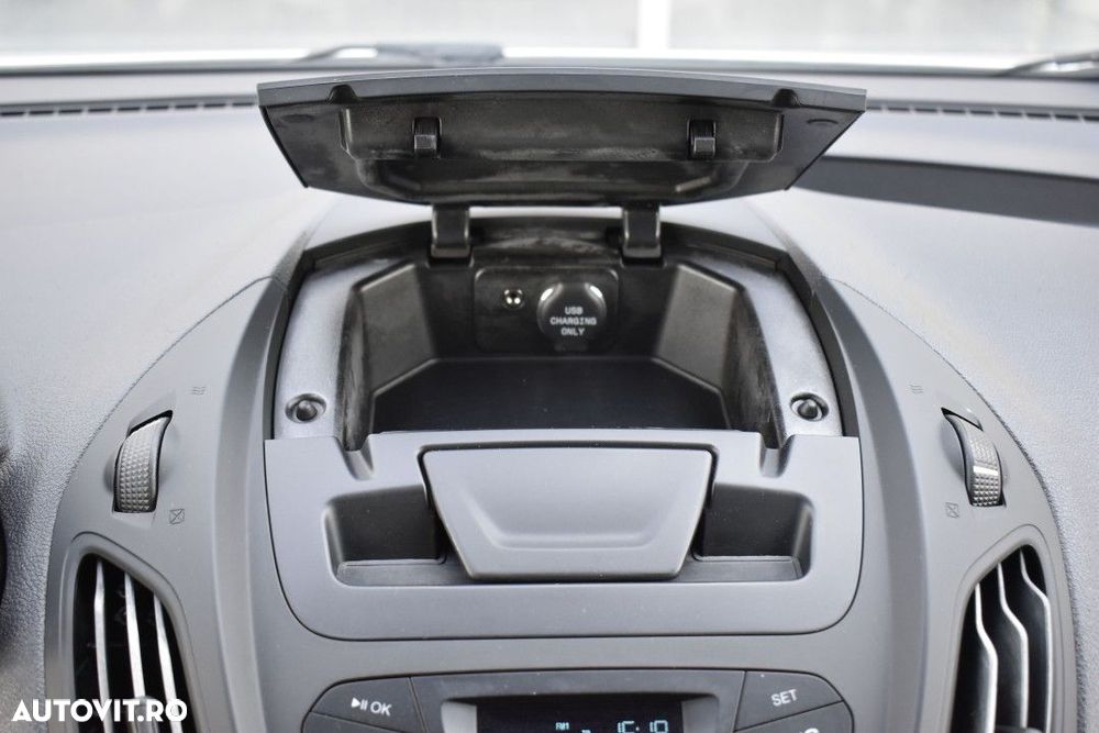 Ford Transit Courier - 19