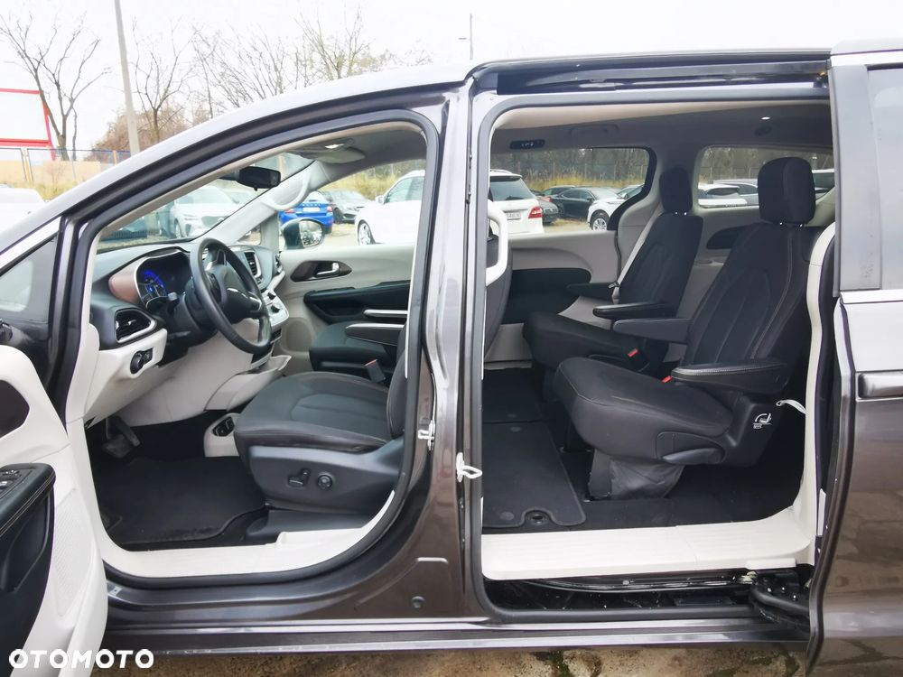 Chrysler Pacifica - 24