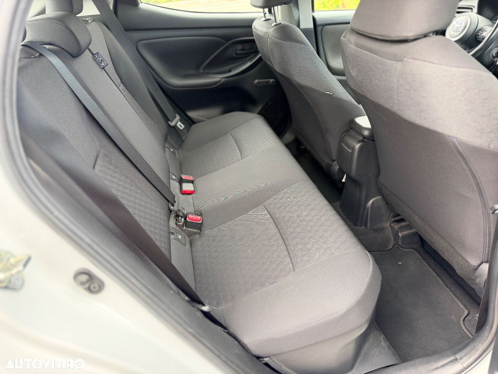 Toyota Yaris 1.5 VVT-i HSD Active - 11