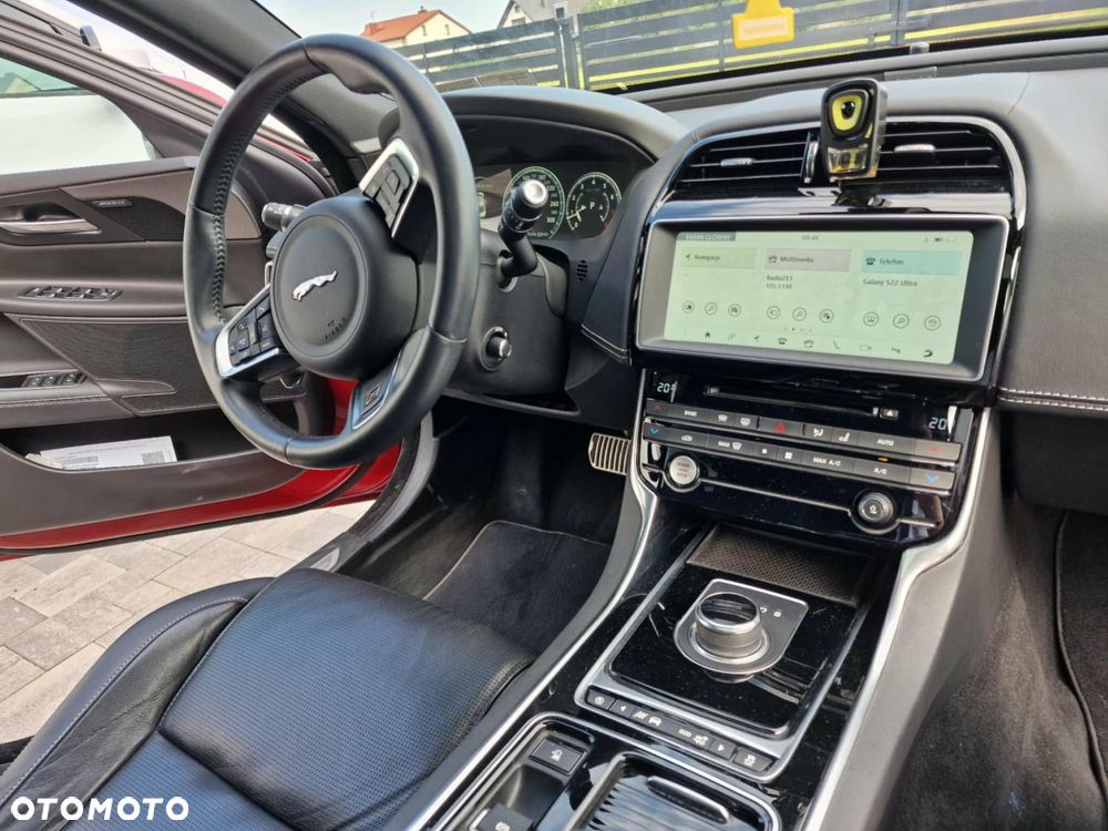 Jaguar XE S - 5