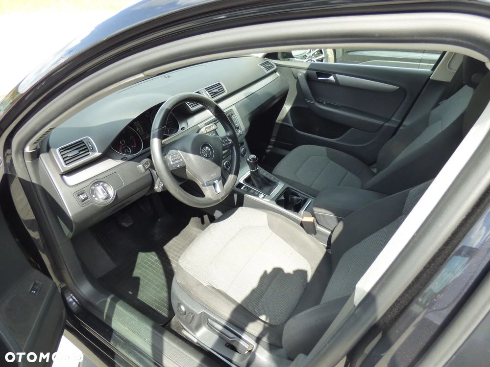 Volkswagen Passat 2.0 TDI Comfortline - 10