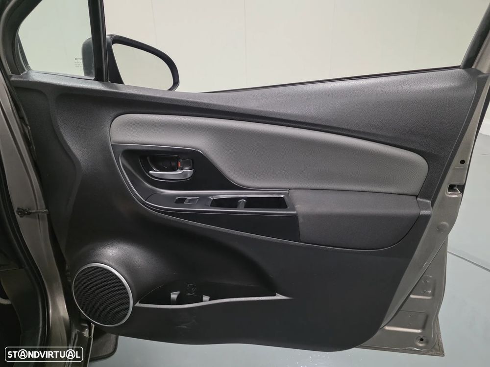 Toyota Yaris 1.5 HSD Comfort+P.Style - 35