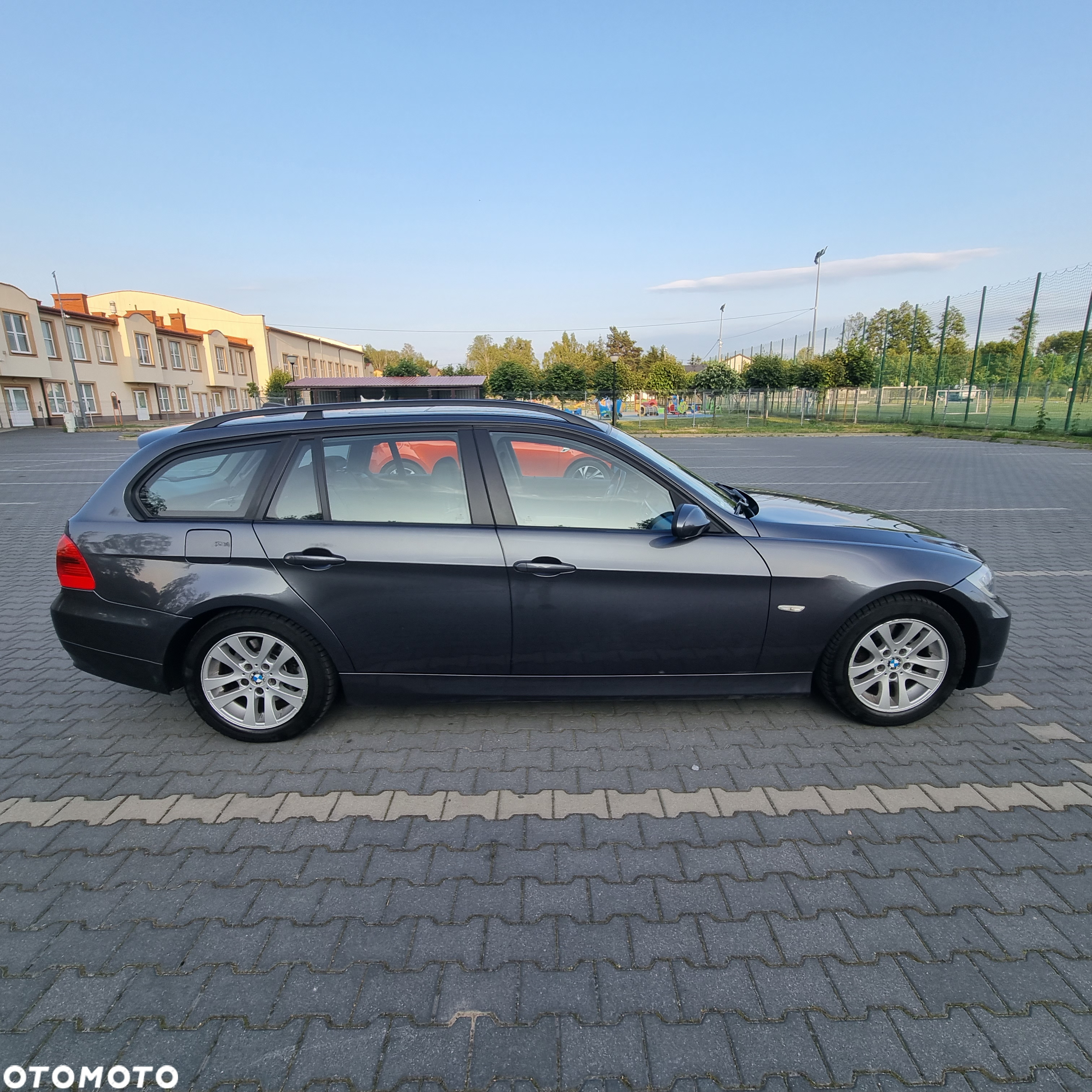 BMW Seria 3 320d DPF Touring - 4