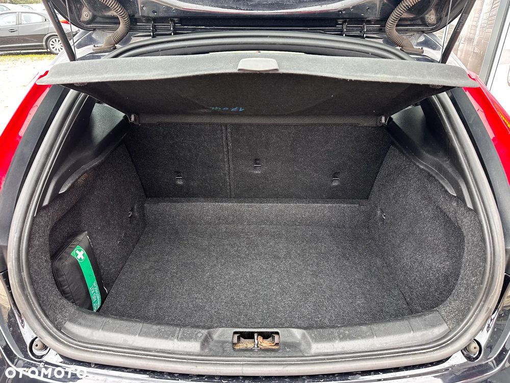 Volvo V40 D2 R Design - 30